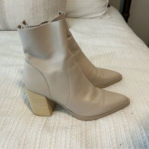 Steve Madden Elegant Beige Ankle Boots